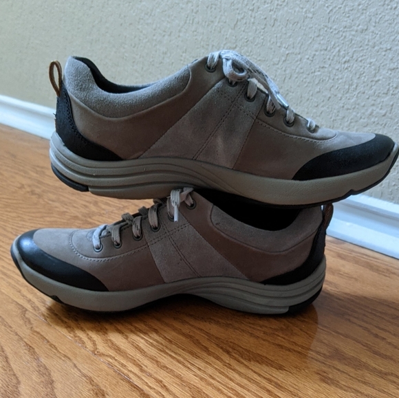 Clarks Unstructured Wavewalk tennis shoes 7 1/2 - Picture 11 of 14